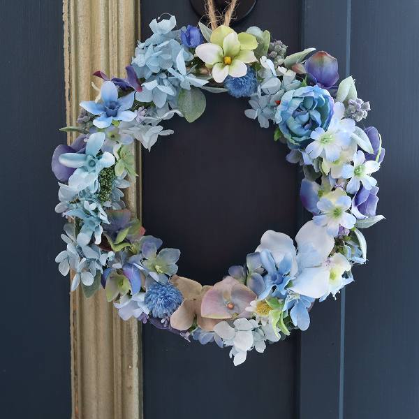 スモークツリー とアンティーク紫陽花のブルーなオーバルリース　矢車菊 スモークツリー とアンティーク紫陽花のブルーなオーバルリース