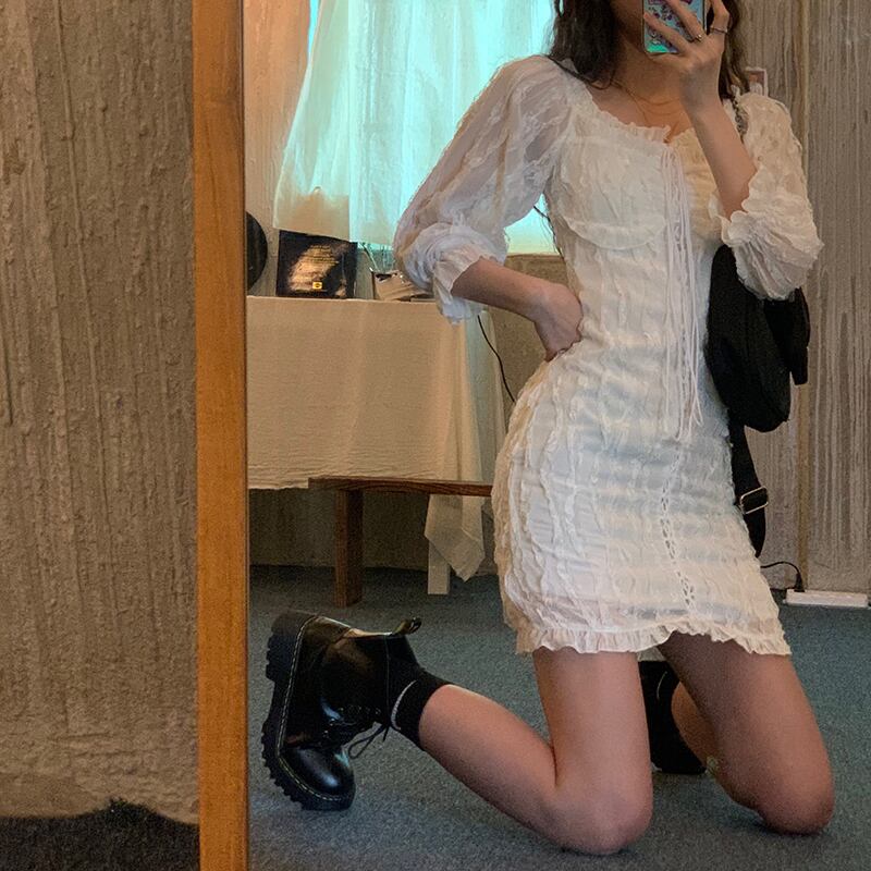 フランスの最初の愛のドレスの女性2020年秋の新しい小さな白いレースのパフスリーブ気質の妖精のスカート クレセントシティ64814753891