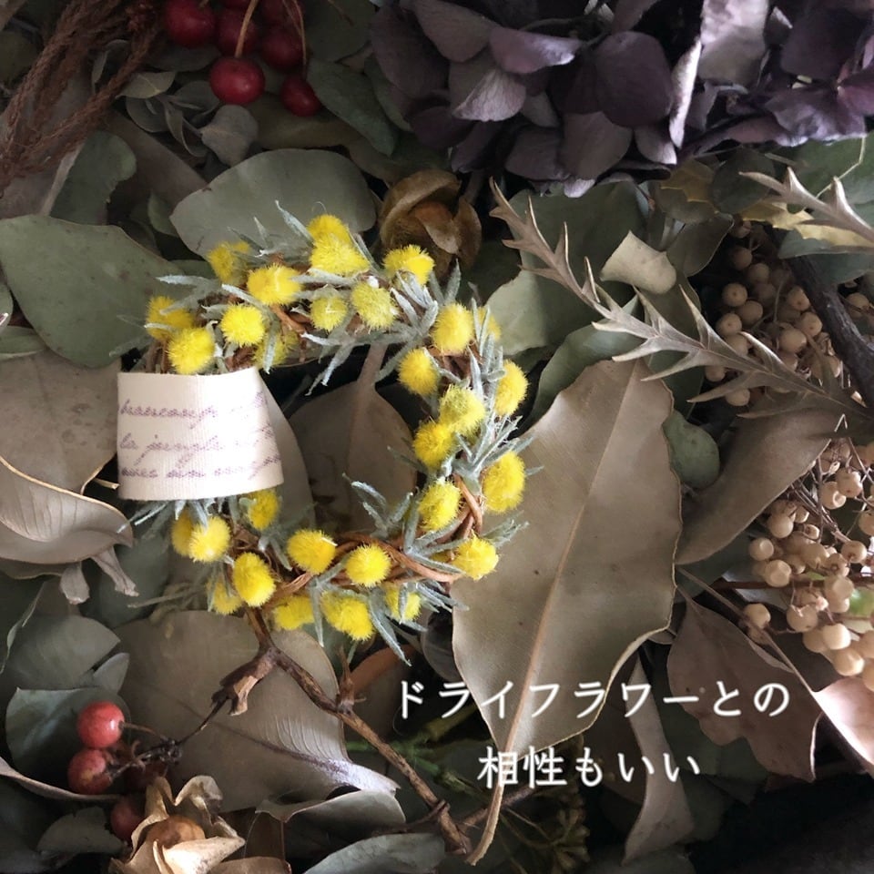 送料無料》ミモザの手のひらリース | お花作家の店 良秋Ryosyu