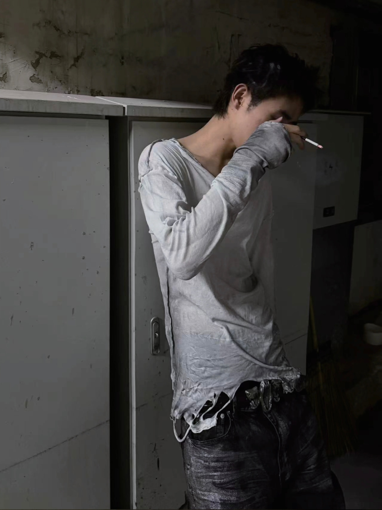 【CinderVein】Distressed Spray Wrinkled Long Sleeve Tee