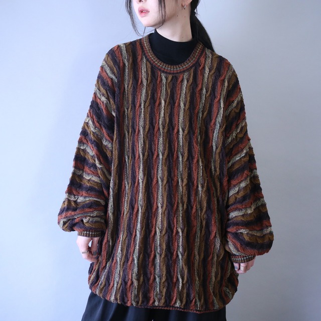 good coloring "3D" wave knitting pattern over silhouette sweater