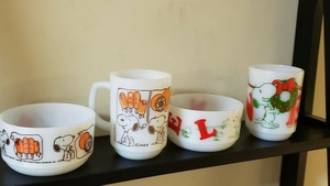 【アンティーク】ファイアーキング ANCHOR HOCKING SNOOPY MILK GLASS MUGS AND BOWLS