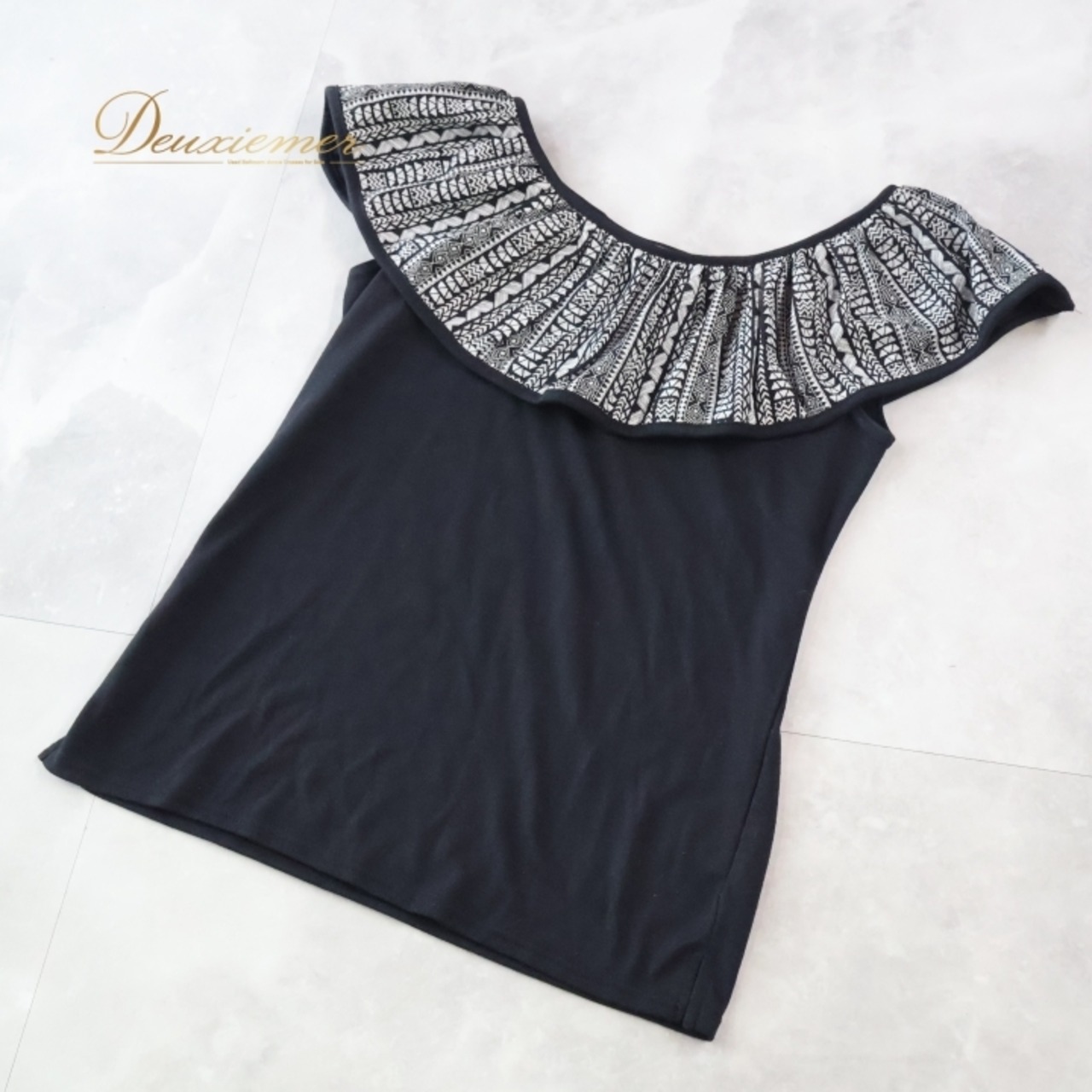 フラダンス 衣装 トップス ブラック系 マウナロア カヒコ柄 ハワイアンプリント Maunaloa ハワイアン アロハ フラ ダンス レッスン 練習 ホワイト系 黒 白 モノトーン シック 上品 大人っぽい かわいい おしゃれ 白黒 シンプル フラダンス衣装 トップス 大人向け ブラック ホワイト シンプルデザイン おしゃれな普段着 練習着 フラ レッスン用 モダン スタイリッシュ 夏服 軽やか 柄付きデザイン