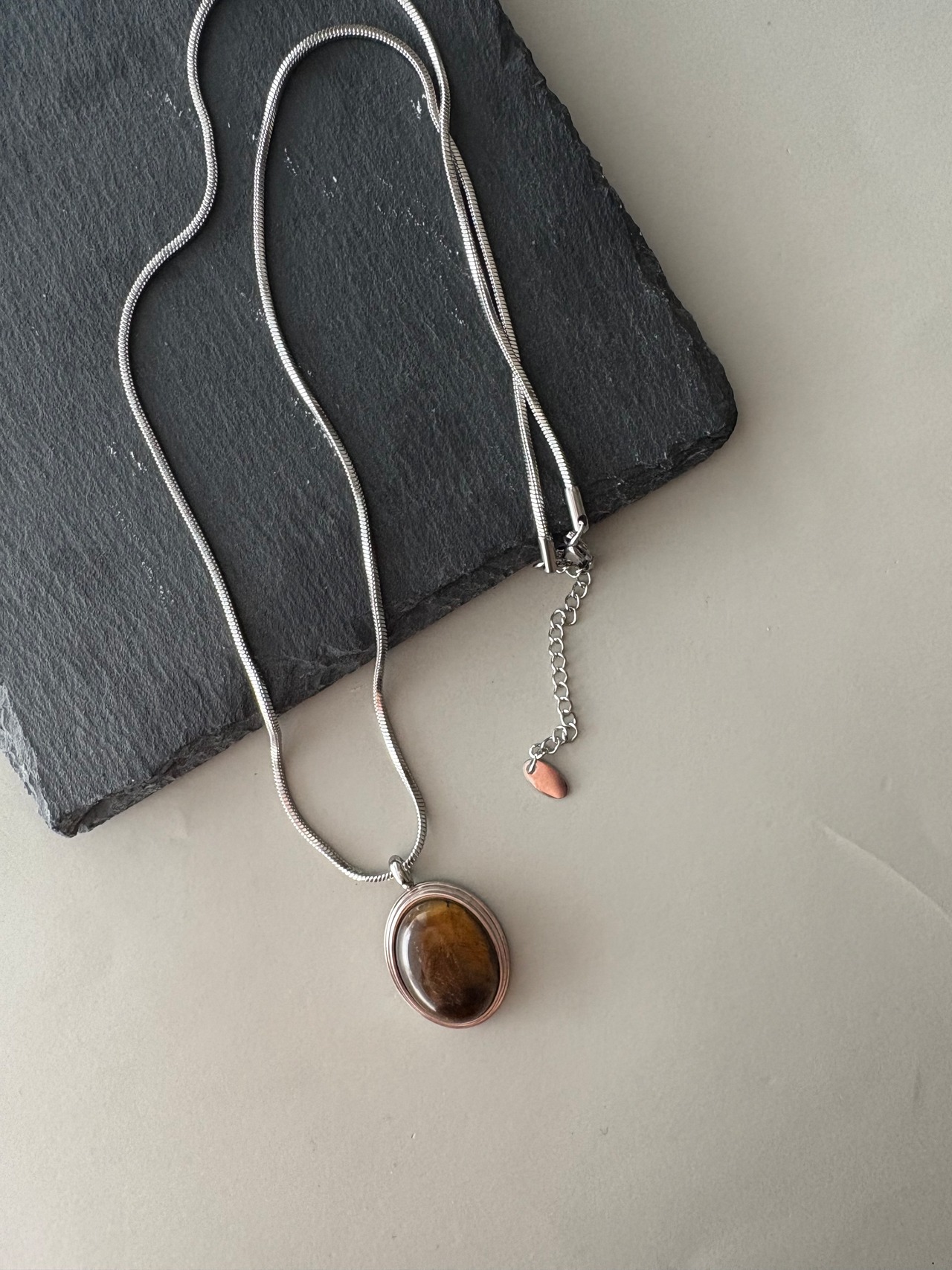 オーバルストーンネックレス