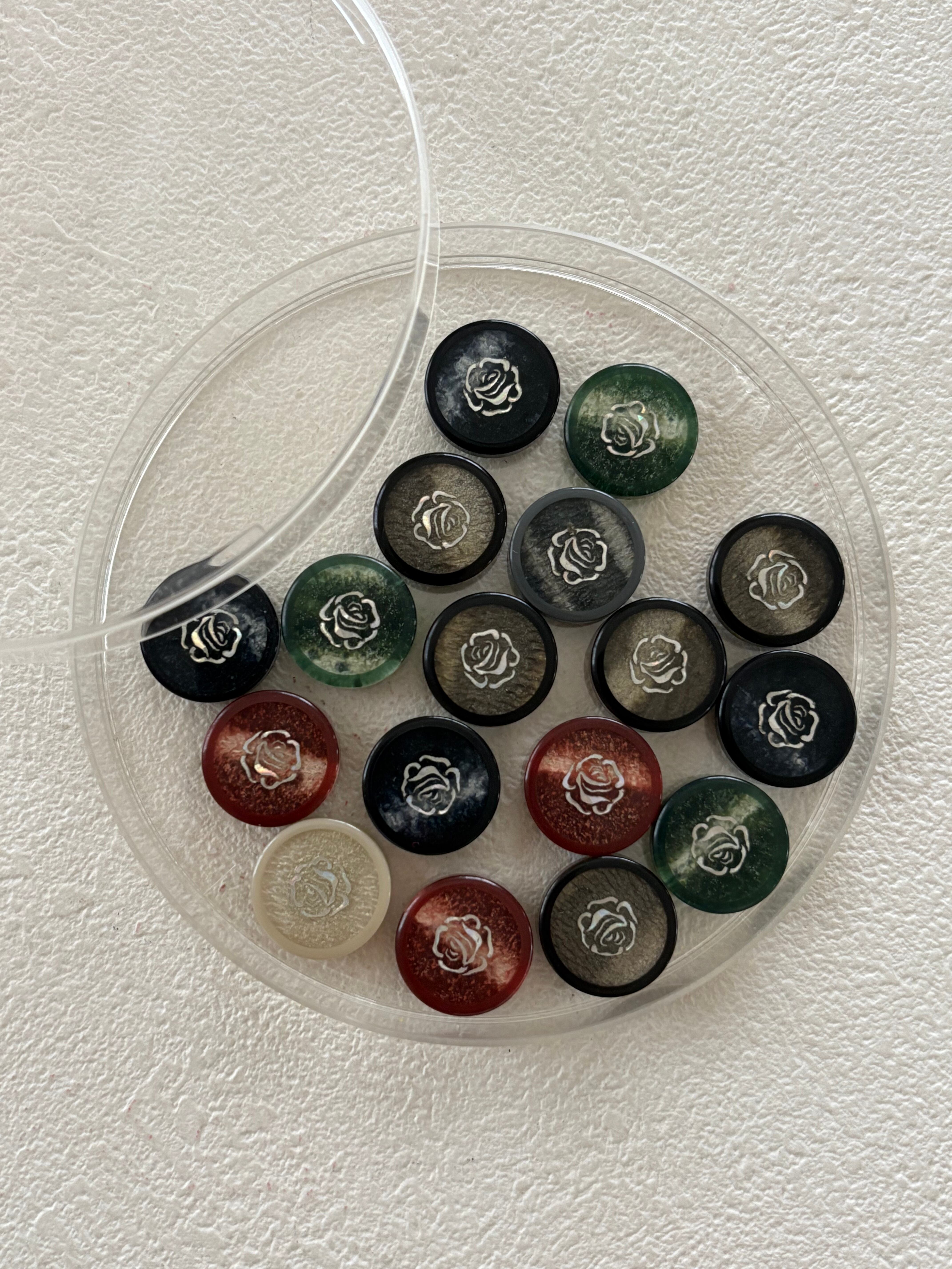 Japanese Vintage ボタン Rose 薔薇 15mm 昭和レトロ アクセサリーパーツ 装飾材 カルトナージュ