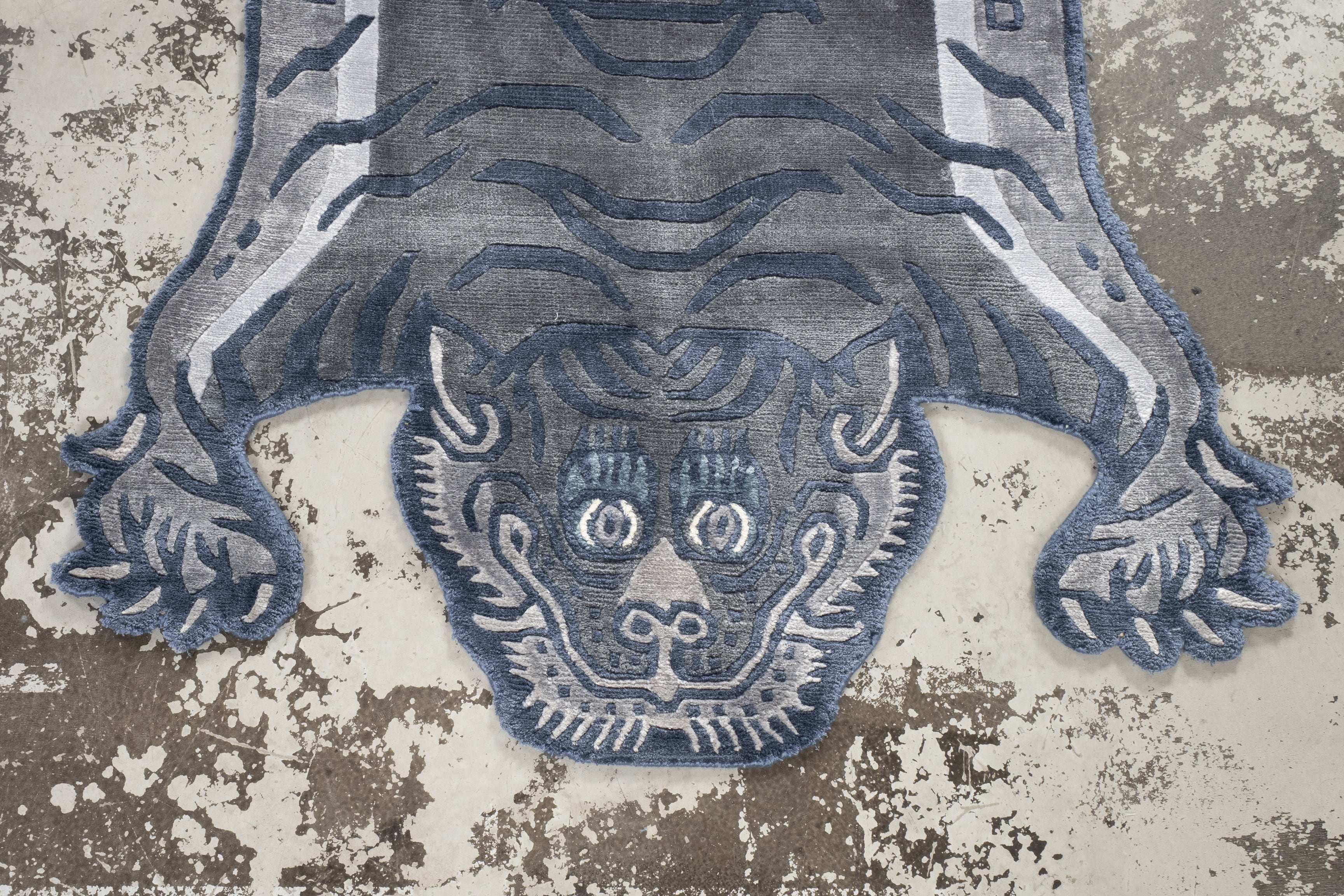 Tibetan Tiger Rug 《Mサイズ•シルク・オリジナル3・アッシュグレー102