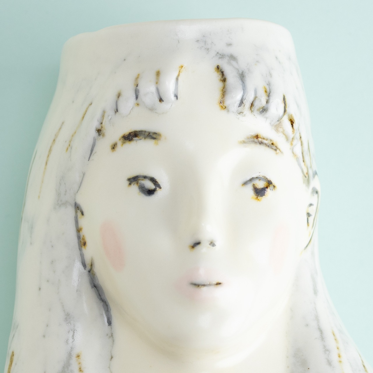 < 桂さえか > ピンクの服の女性花器 - 2