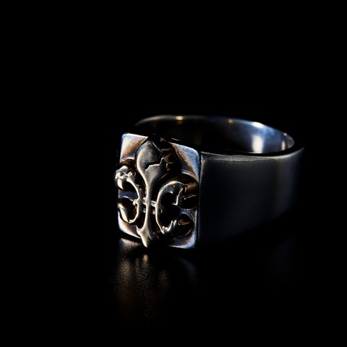 Fractured lily ink pad  ring