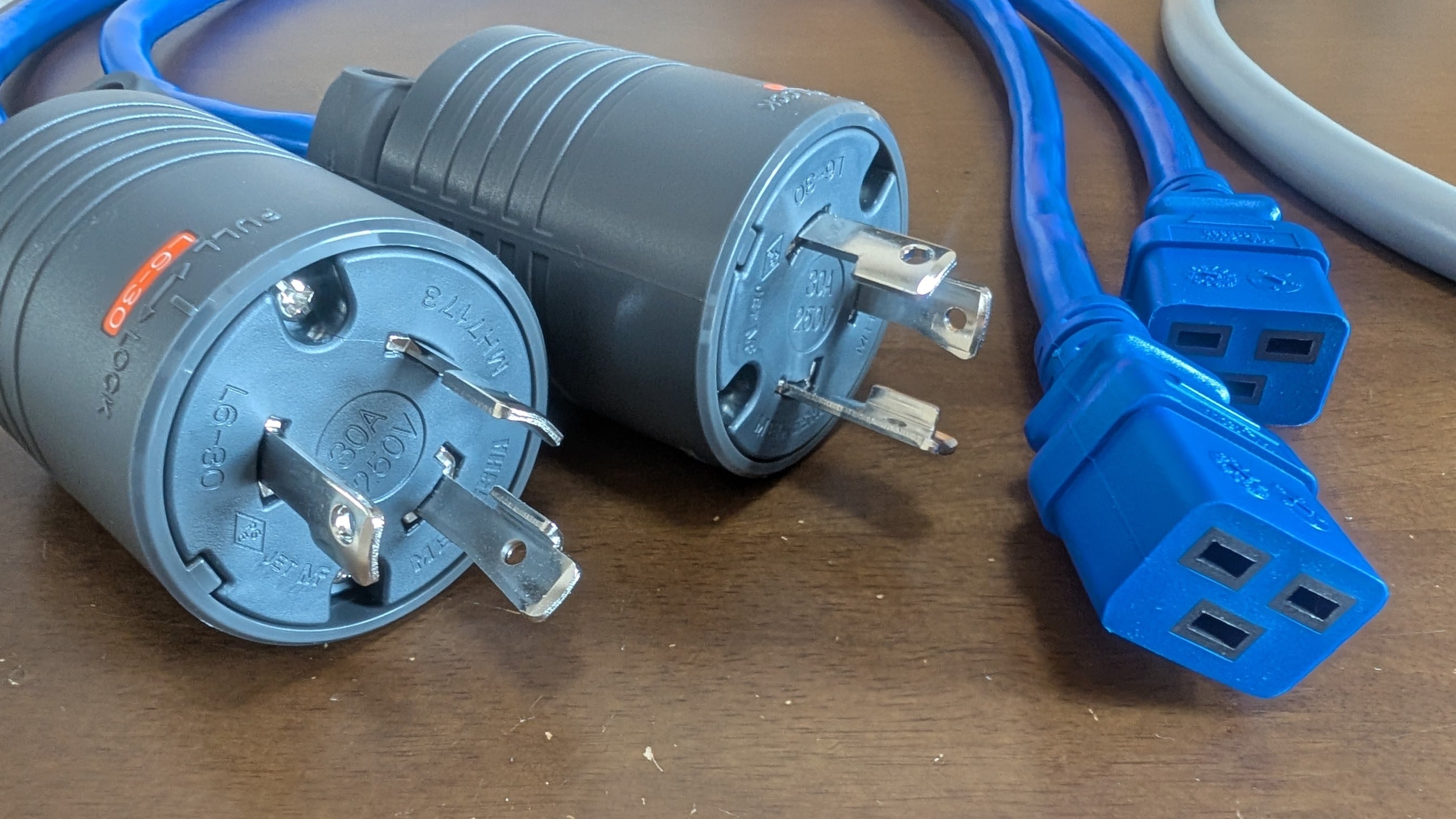 単相200vインバーター発電機用変換タップ30A×1本、C19充電器用変換 単相200vインバーター発電機用変換タップ30A×1本、C19充電器用変換