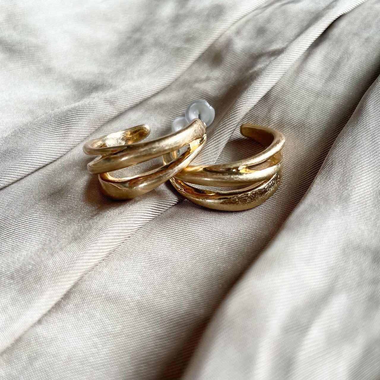 送料無料 》マットゴールド ダブルライン メタルフープピアス｜マット