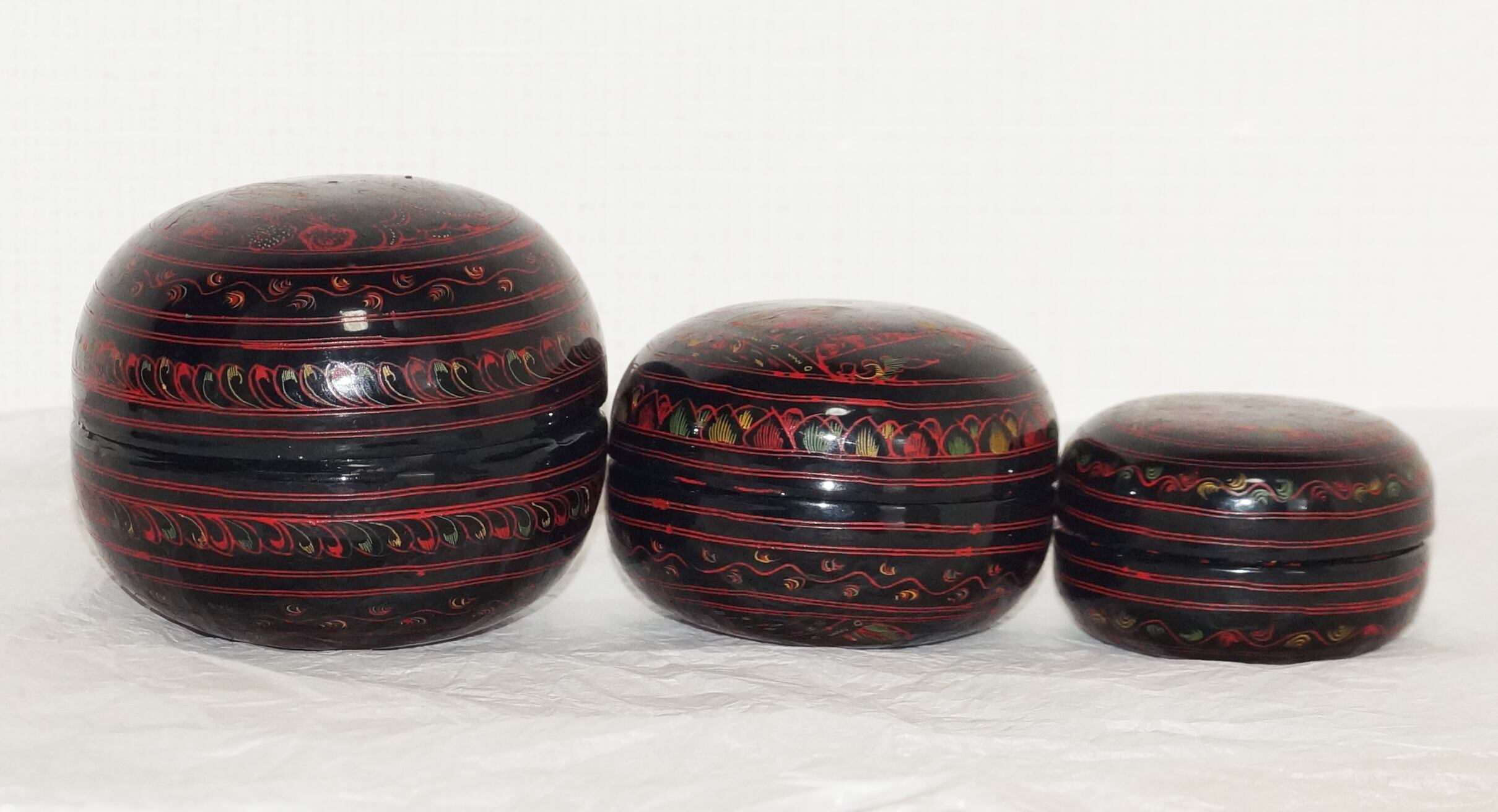 タイ ランナー漆器丸形入れ子容器三つ組み | 風の道 縫い処あきはら