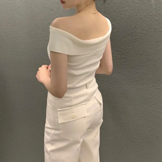 オフショルフィットトップス