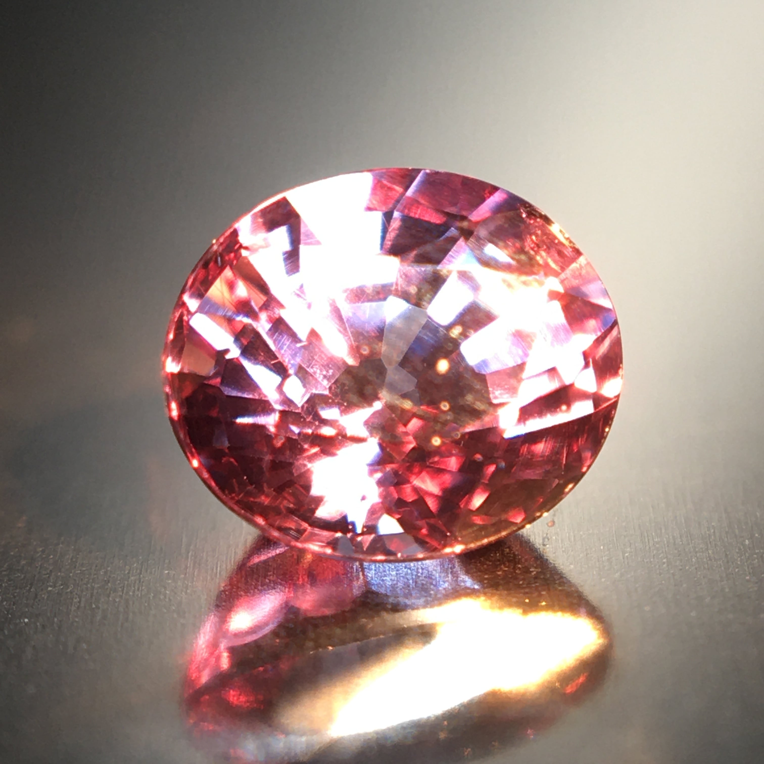 u*f様 天然石 カラーチェンジガーネット ドラマティックな色彩変化