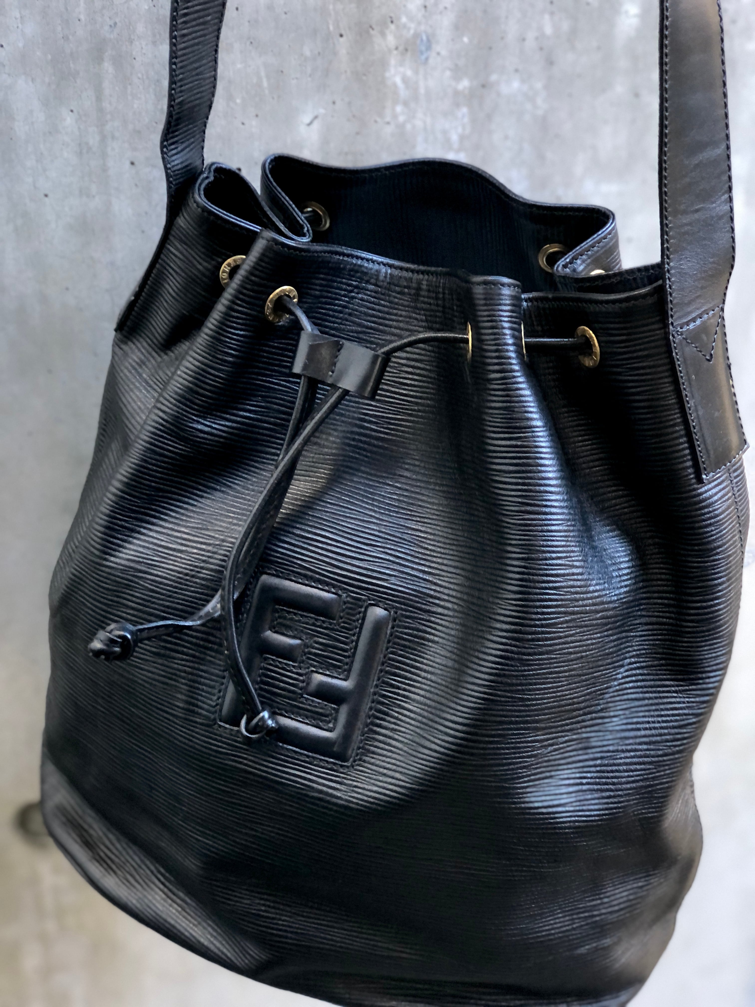FENDI フェンディ FF型押し エンボス 巾着 ドローストリング FENDI フェンディ FF型押し エンボス 巾着 ドローストリング