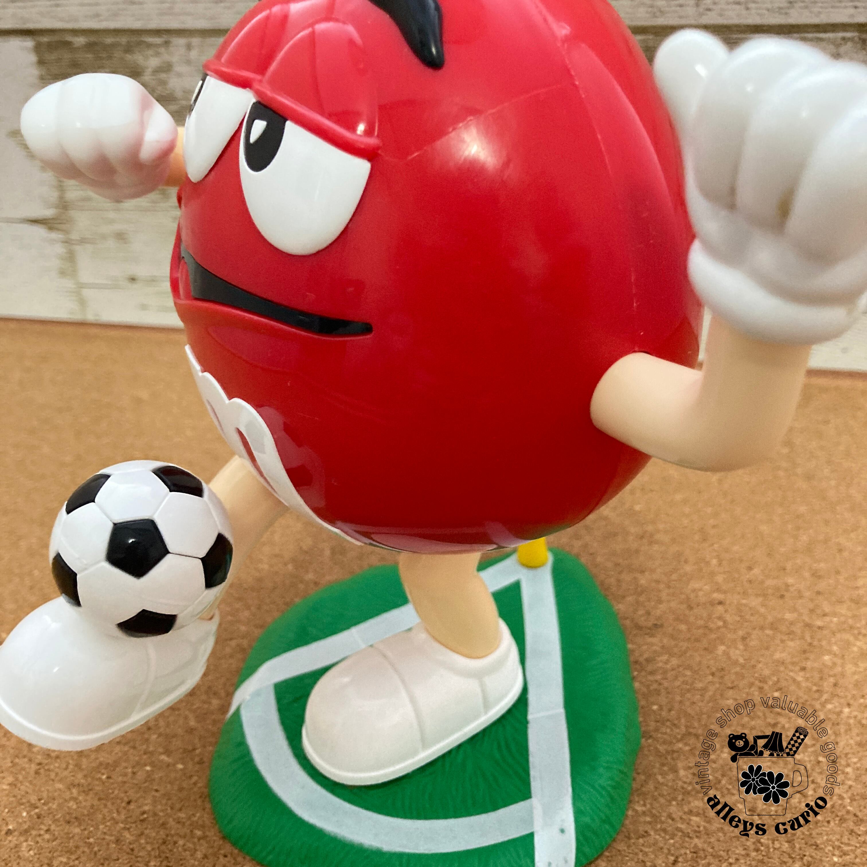 m&m's サッカーレッド ディスペンサー | alleys curio【ｱﾚｲｽﾞｷｭﾘｵ