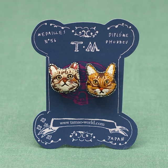 刺繍ピアス/刺繍イヤリング Brown cat team