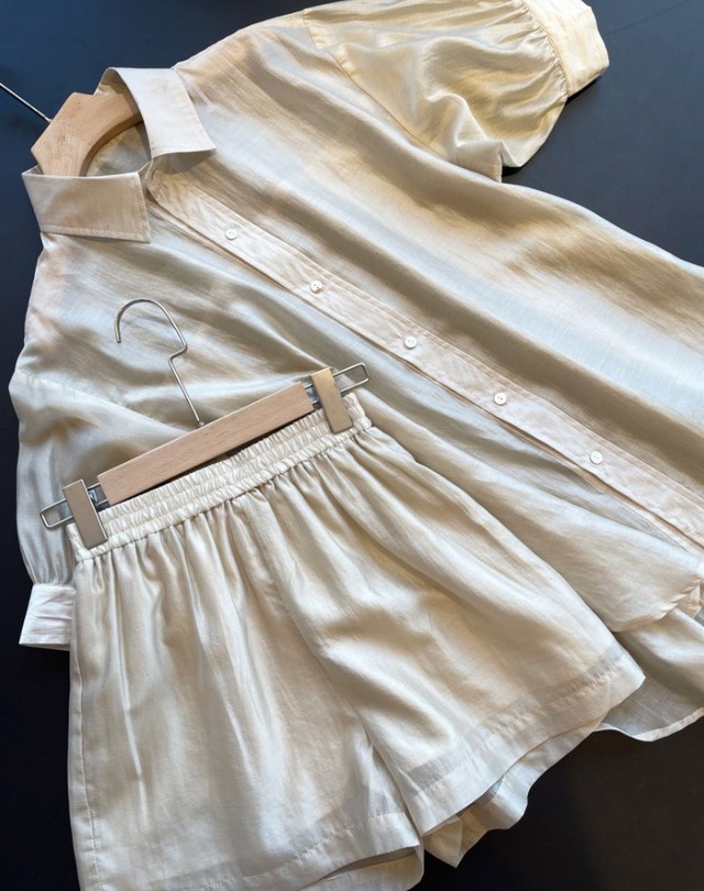 セットアップ トップス
 ボトムス
 ショートパンツ シャツ
 ブラウス ショート
 ショート丈 半袖
 パフスリーブ 襟付き 前開き
 透け感
 シースルー
 シアー 薄手 上下セット
 ツーピース シンプル
 カジュアル
 おしゃれ
 レトロ
 こなれ感
 ラフ
 アクティブ リラックス ルーズ
 ラグジュアリー
 抜け感 無地 夏 10代
 20代
 30代
 レディース
 女性用 お泊まり
 休日
 くつろぎ 巣ごもり イベント
 リゾート
 海
 バカンス 楽ちん
 体型カバー
 清楚 ゆったり