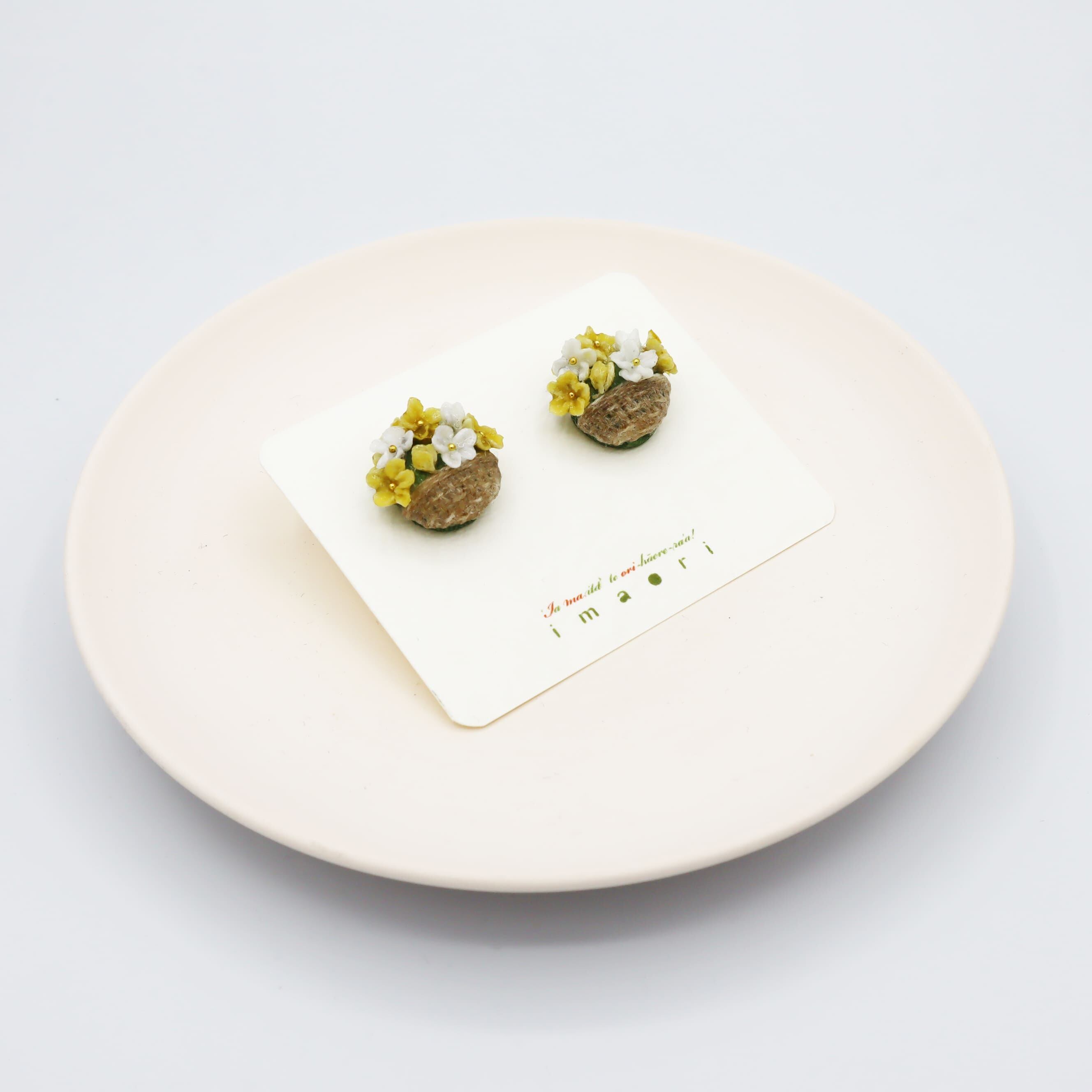 はなかごピアス（yellow×white）