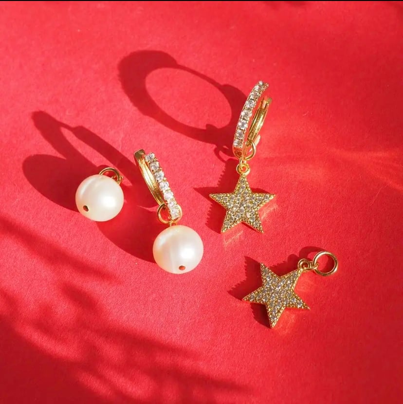 ◇3WAY ロマンチックな星と雪 チャームで楽しむフープピアス