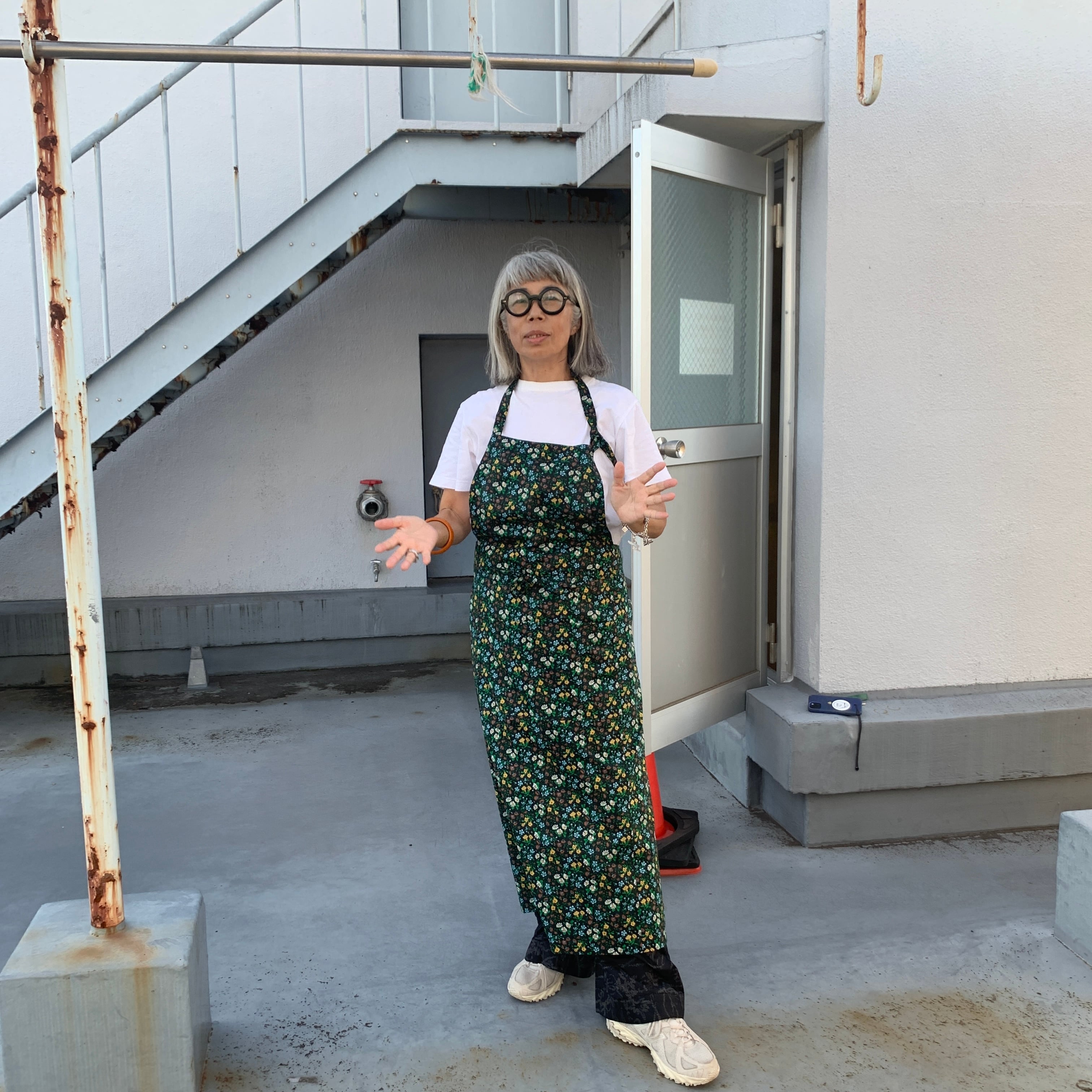 SQUARE APRON / LIBERTY Maria (black) | エプロン商会 