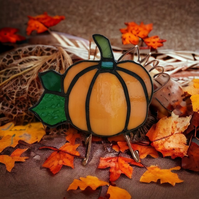 かぼちゃの置物　季節の飾り　ハロウィーンにピッタリ　オレンジ色のアクセント　キッチンデコレーション　洋風インテリアステンドグラス雑貨　送料無料