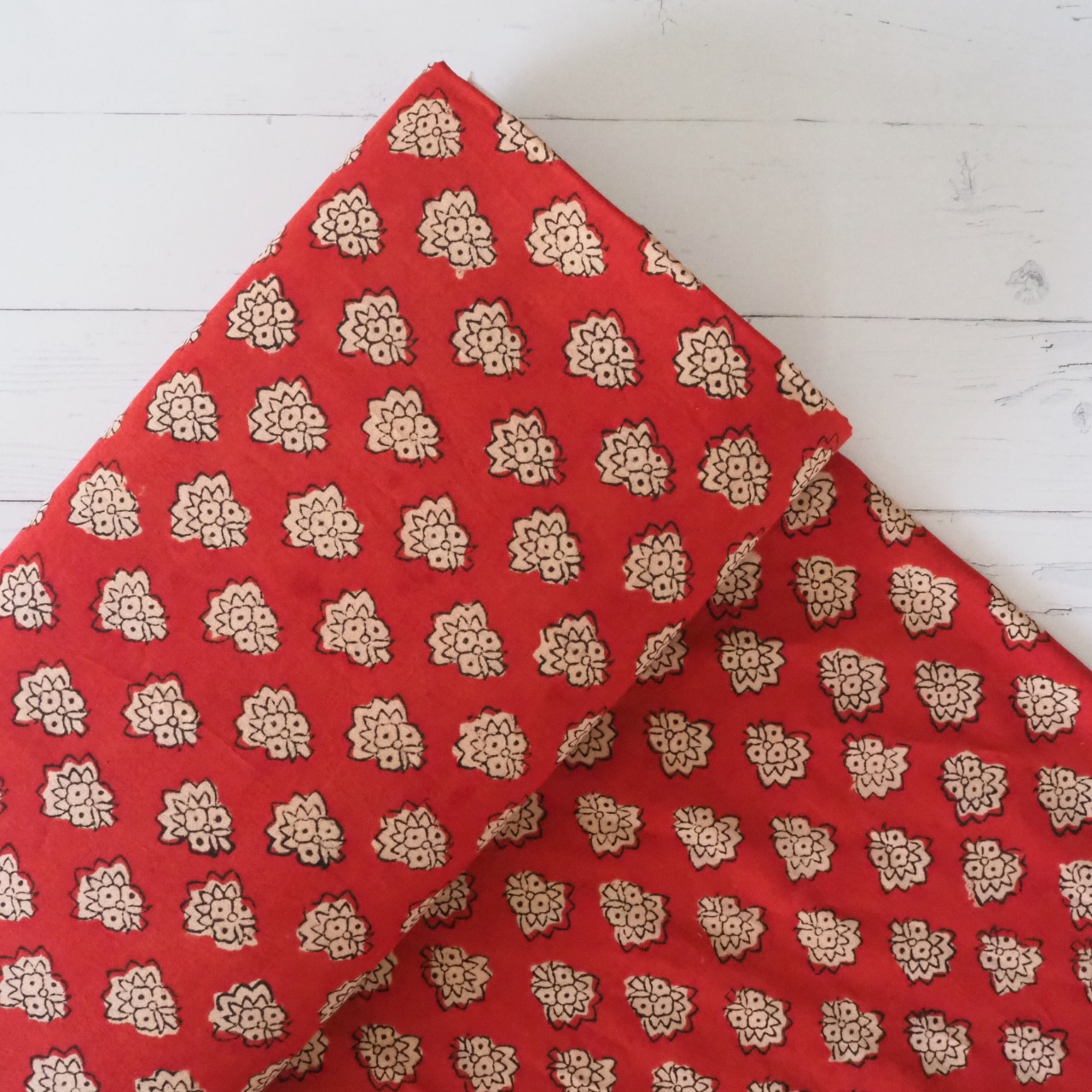 ブロックプリント生地【50cm単位】インド綿 小花柄 赤×生成り #37510-RD1