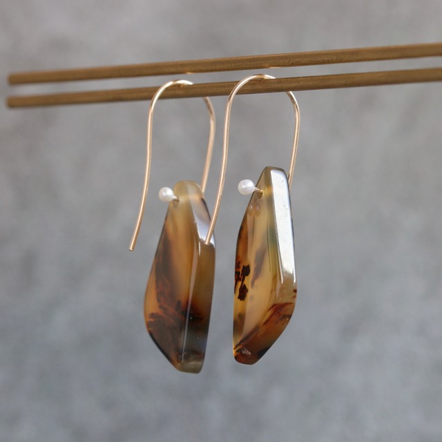 14kgf｜べっ甲カラー｜シンプルで上品なモンタナアゲートのピアス・小