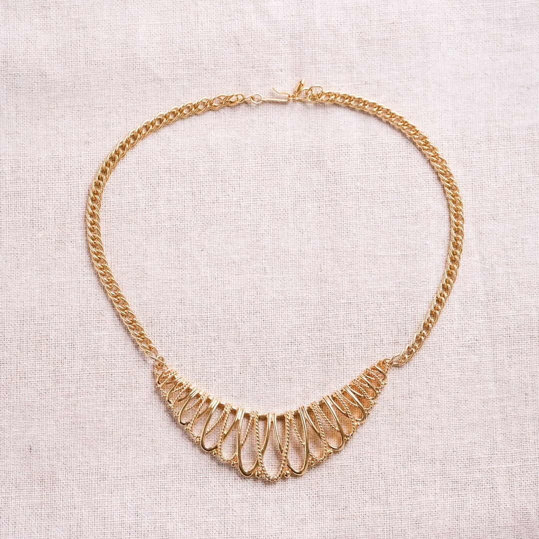 Valentine's Day Marche: Gold ornamental necklace