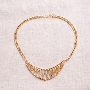 Valentine's Day Marche: Gold ornamental necklace