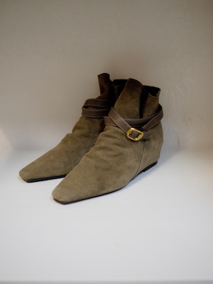 Buckled Suede Ankle Boots / KHAKI