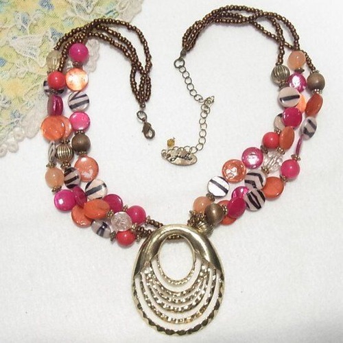 カラフルビーズの３連ネックレス  アクセサリー卸値以下でセール　K1921N