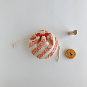 刺し子の丸い巾着　(オレンジ色)リネン