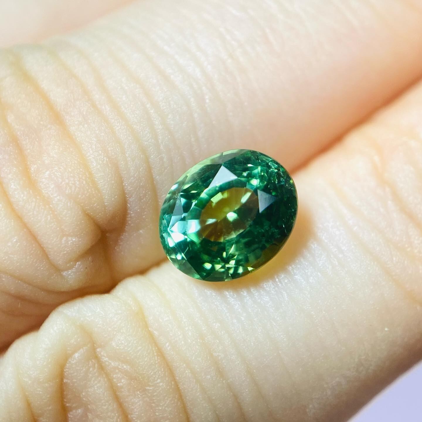 カット細やかテリサイコーかグリーントルマリン