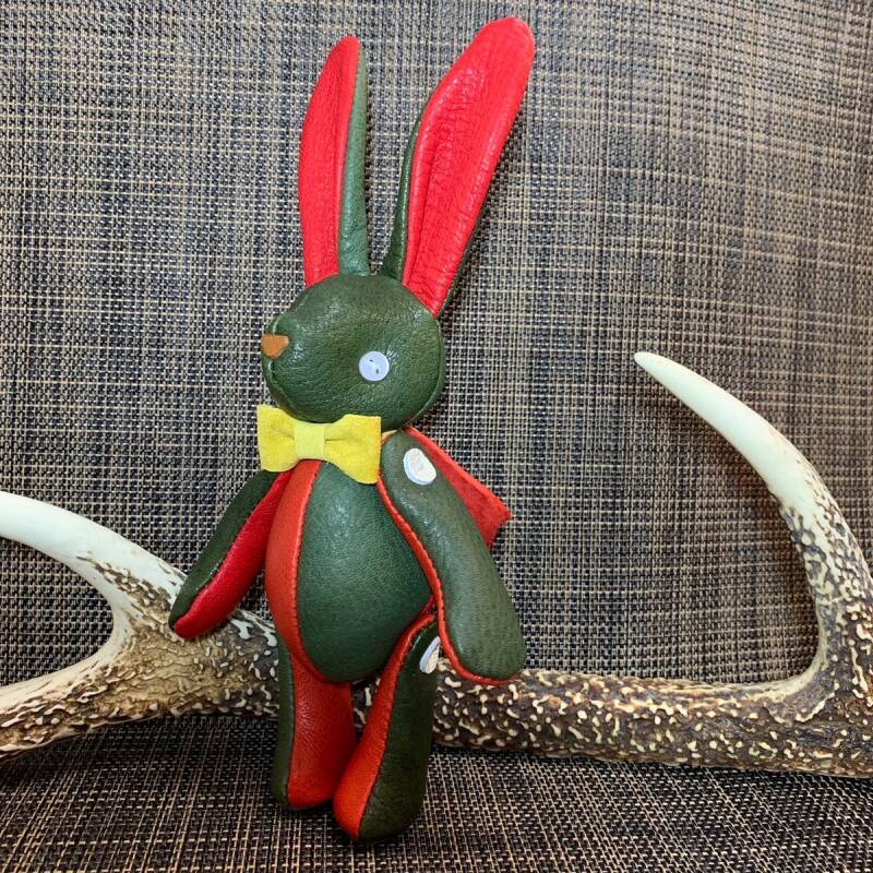 ジビエレザー鹿革ベルラビ★端革を使ってアップサイクル「ベルズラビット」写真の1点販売です　クリスマスカラー
