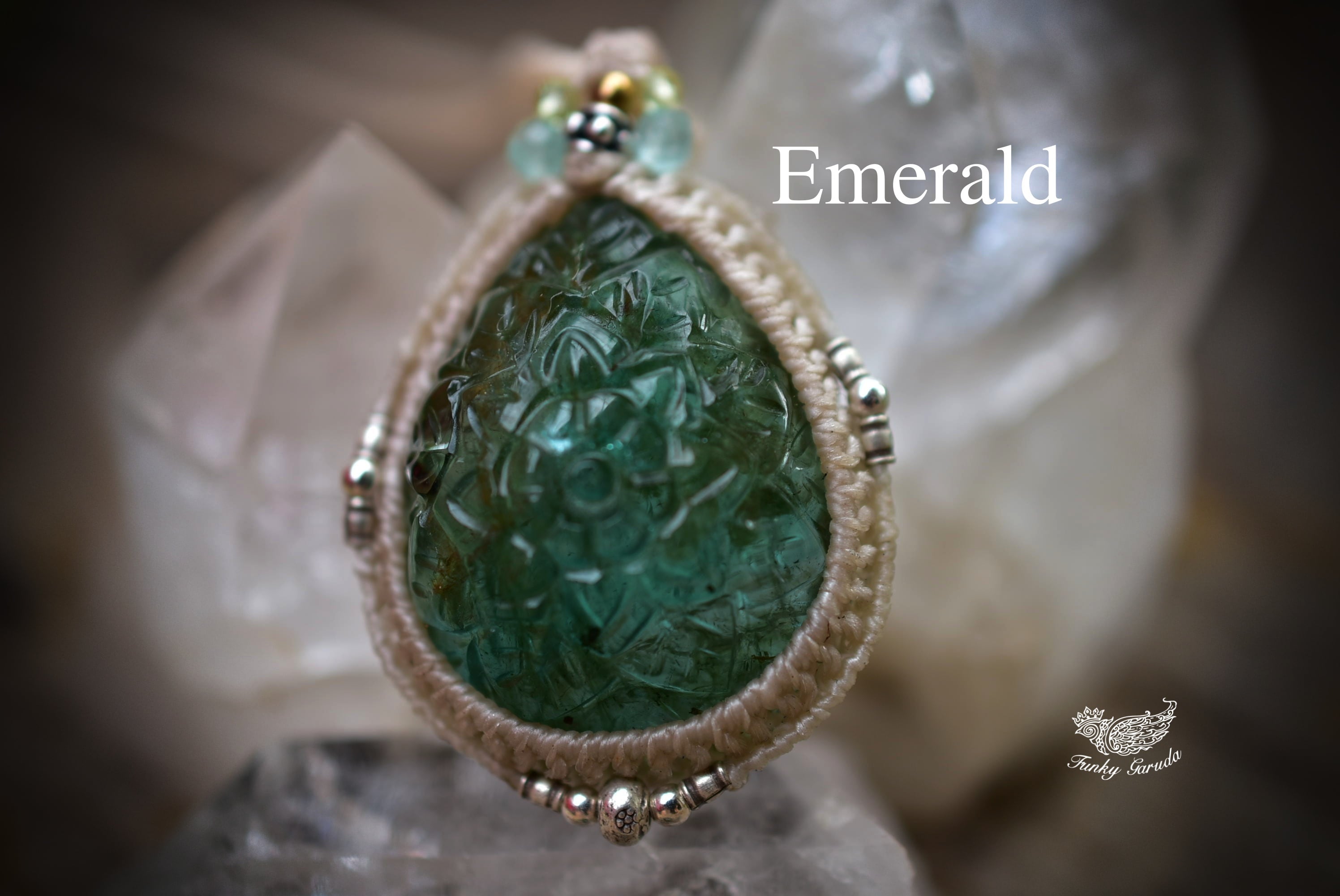 曼荼羅の花★ザンビア産★エメラルド マクラメペンダントA382