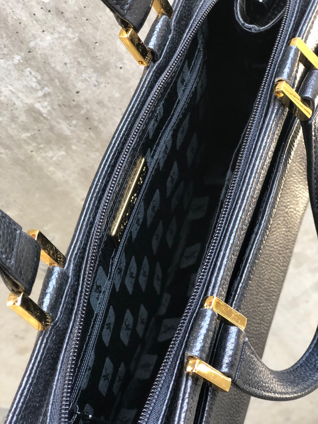 Yves Saint Laurent 　イヴ ・サンローラン　エンボスロゴ　エンボスレザー　ハンドバッグ　ブラック　 vintage　ヴィンテージ　オールド　irukzm