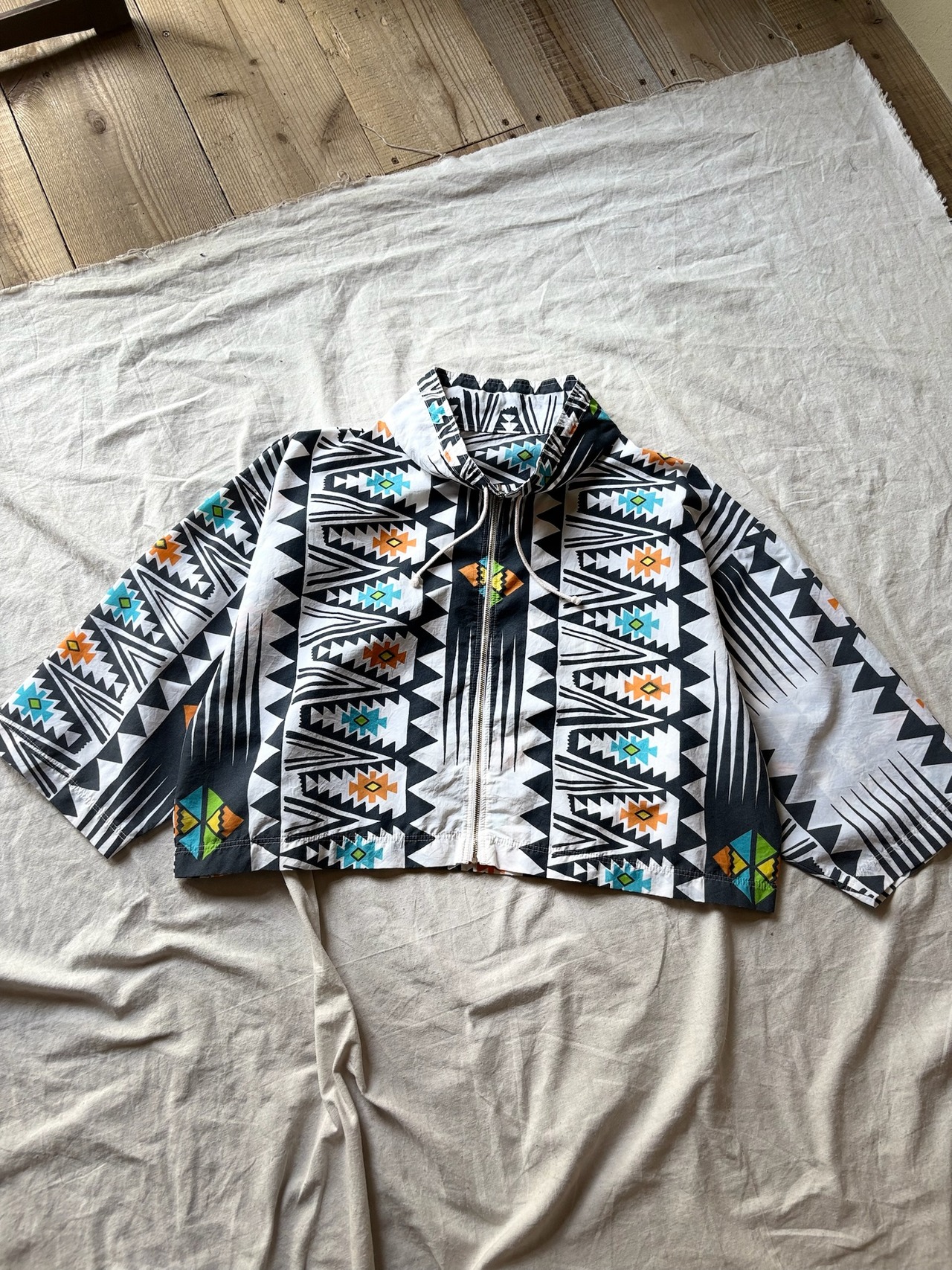 Geometric Pattern Zip Up Jacket