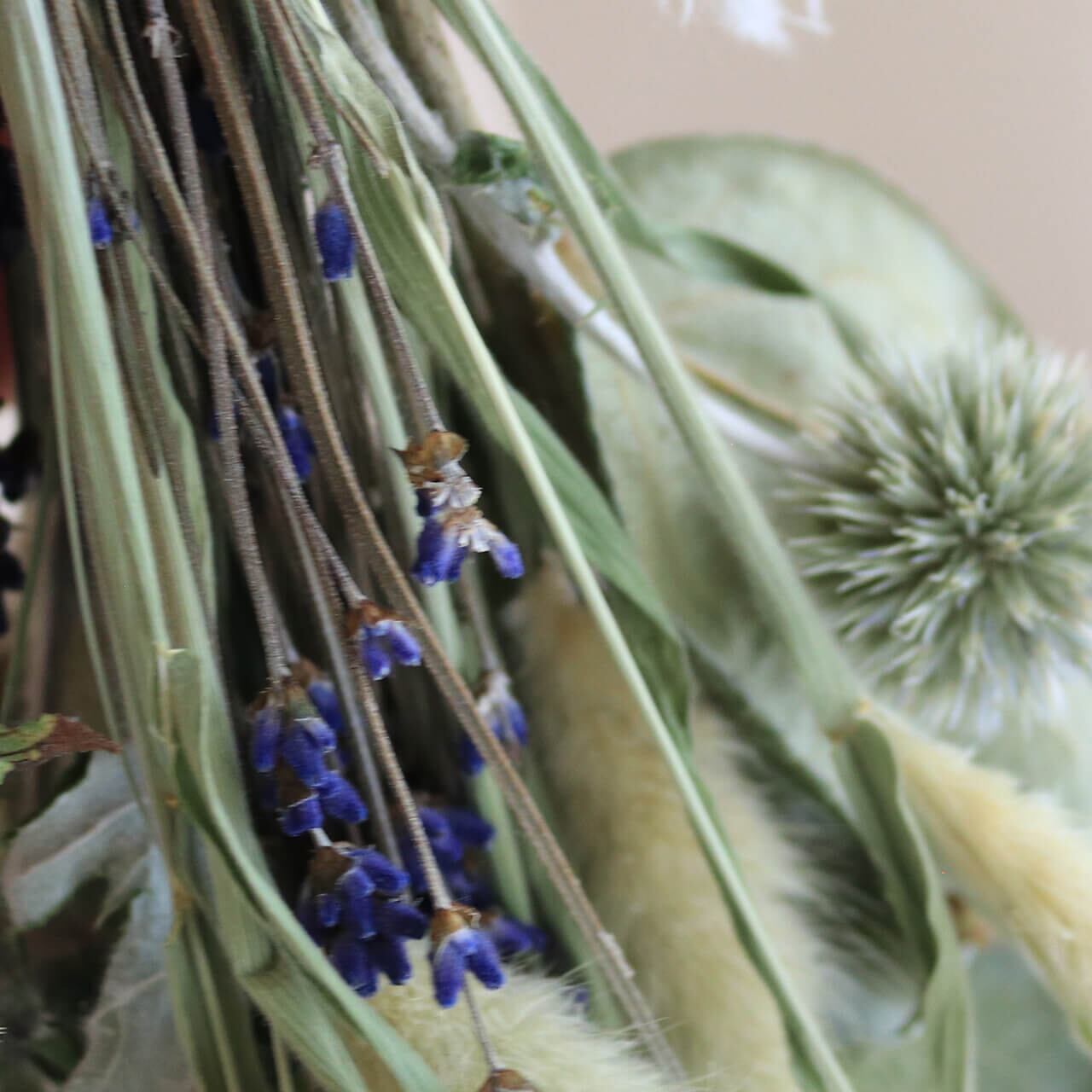 ドライフラワーブーケ風スワッグ  ブーケ　ホワイトグリーンにラベンダーブルー 1点もの】富良野ラベンダーとグリーンのシンプルスワッグ