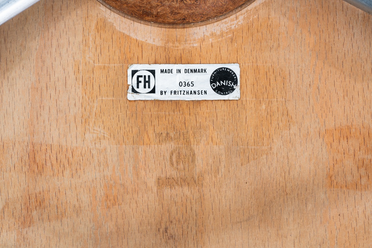 Arne Jacobsen | model.3170 Dot Stool