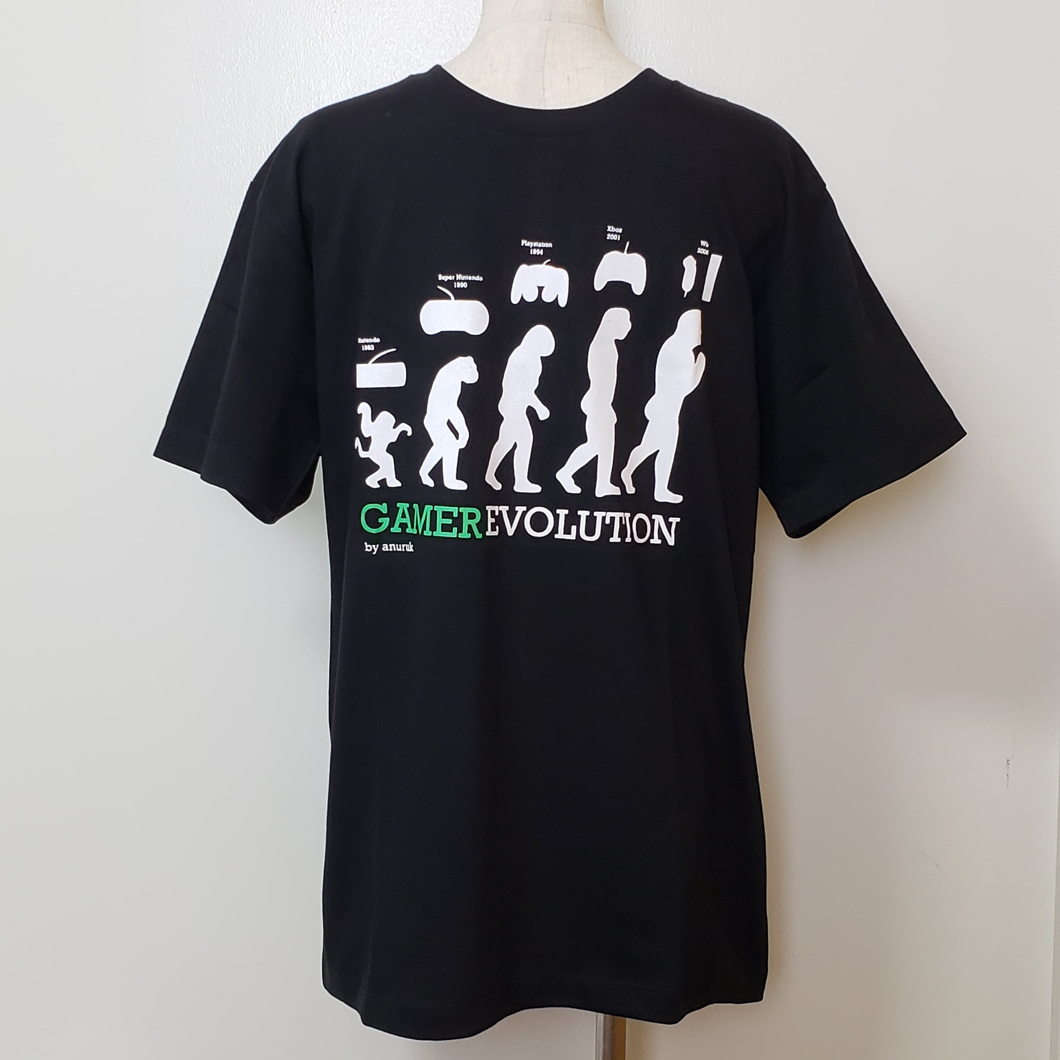 送料無料□GAMER EVOLUTION☆パロディ☆おもしろTシャツ【ブラック】M