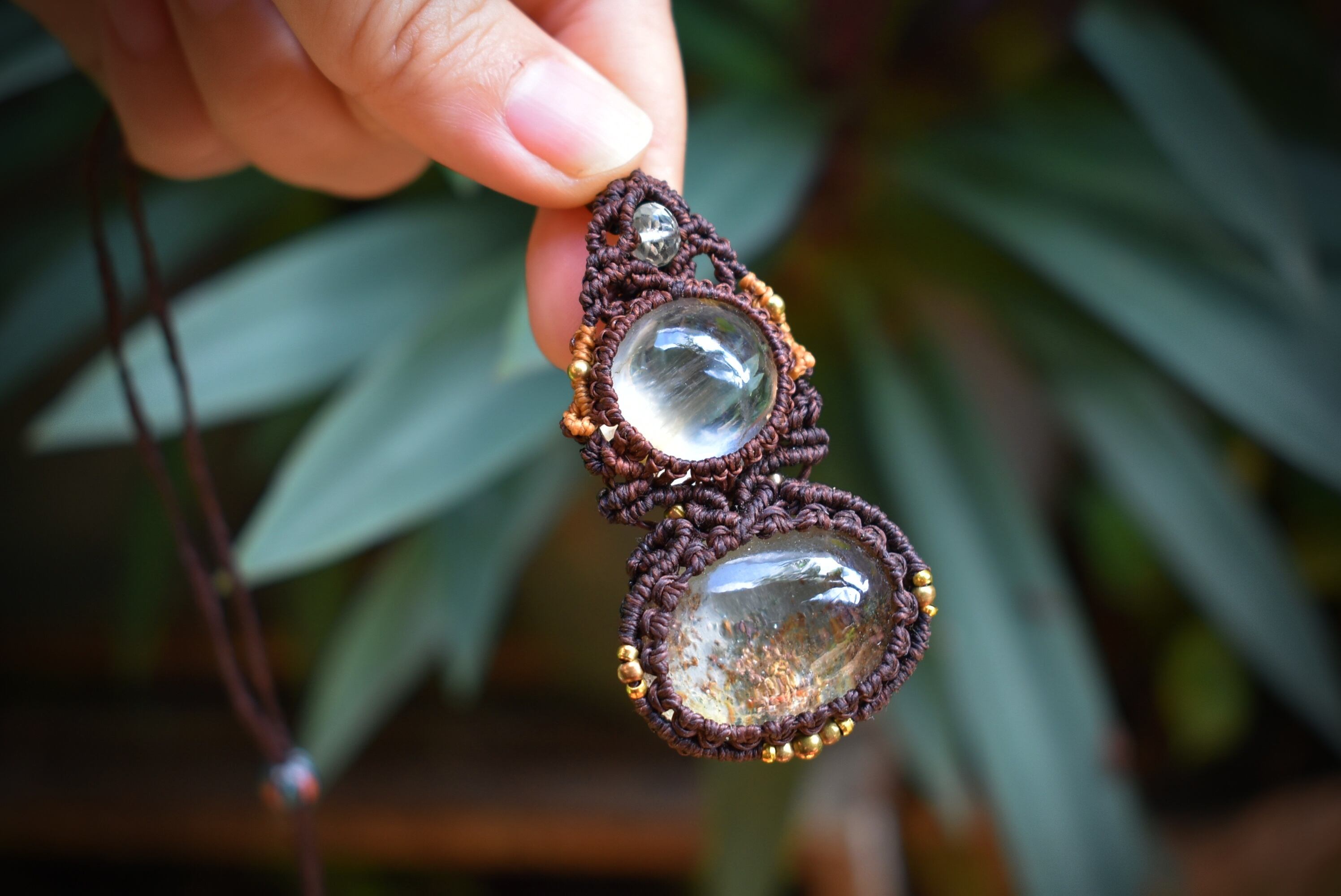 瞬く山頂★ホワイトスモーキッシュ×レッドガーデンクォーツマクラメペンダントgar036