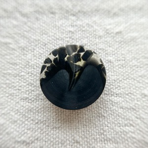 ハーフハート ブラックフレーク 20mm