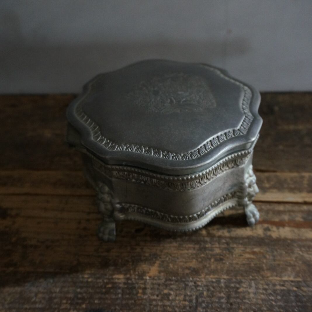 古いフランスのジュエリーボックス