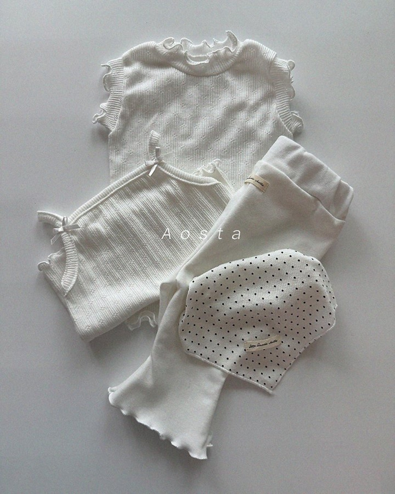 [Aosta] Camellia Tee / [아오스타] 까멜리아티