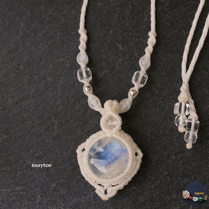レインボームーンストーン(ホワイトラブラドライト)のマクラメネックレス * 雪の妖精 *