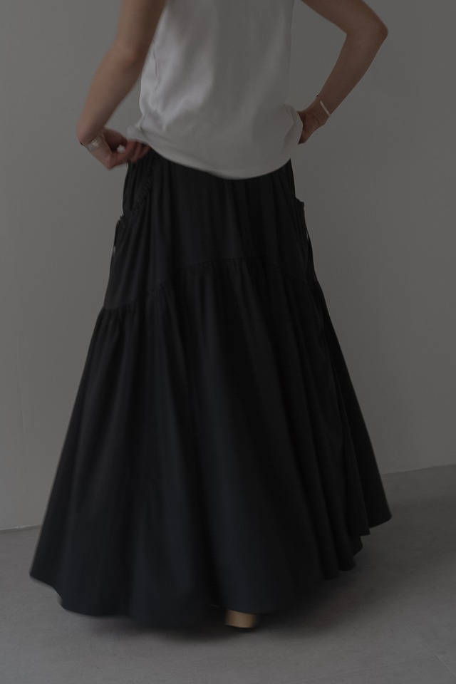 TIERED TACK FLARE SKIRT（BLACK）