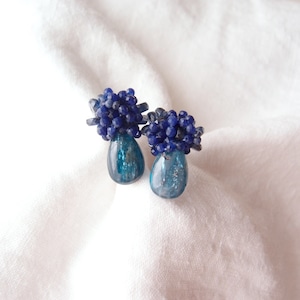 【天然石刺繍/イヤリング】Peacock Blue Kyanite × Sodalite × Ink blue Kyanite Earrings