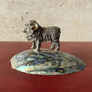 ニュージーランド製　金属製のペーパーウエイト