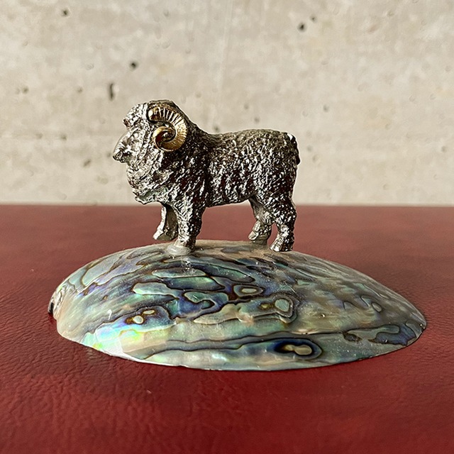 ニュージーランド製　金属製のペーパーウエイト