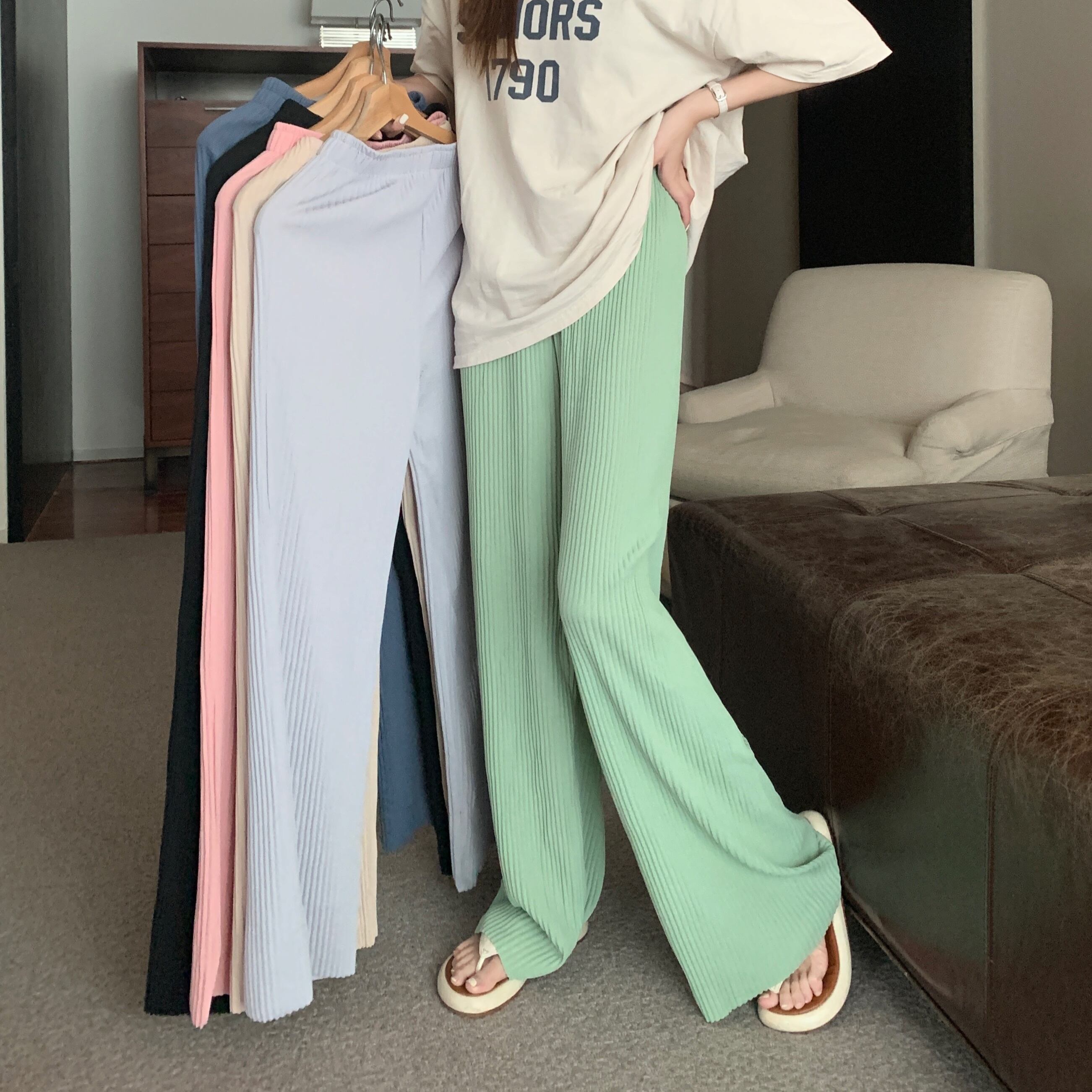 パンツ レディース ワイドパンツ ストレート ボトムス ズボン ワイド プリーツ カジュアルパンツ 美脚 楽ちん こなれ感 ラフ カジュアル スタイルアップ かわいい 大人可愛い 大人女子 きれいめ シンプル おしゃれ ナチュラル 着やせ 韓国 抜け感 上品 OL ママ ガーリー キュート レトロ ゆったり ラフ ファッション コーデ 定番 デート お出かけ 女子会 休日 散歩 イベント 旅行 M L XL 10代 20代 30代 40代 ブラック アプリコット ピンク グレー グリーン ブルー 送料無料